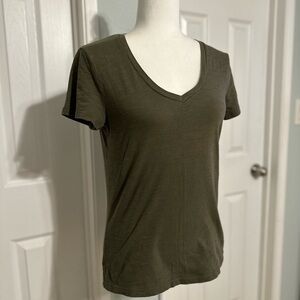 Universal Thread Green V-neck Short Sleeve Tee Size: Small